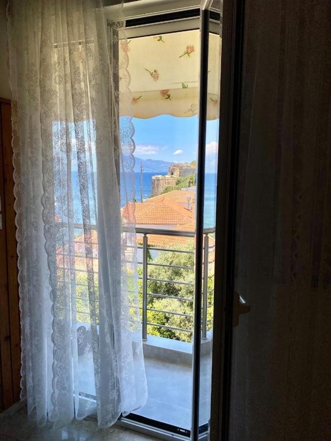 Blu Blu Apartment With Castle View Koroni  Exterior foto