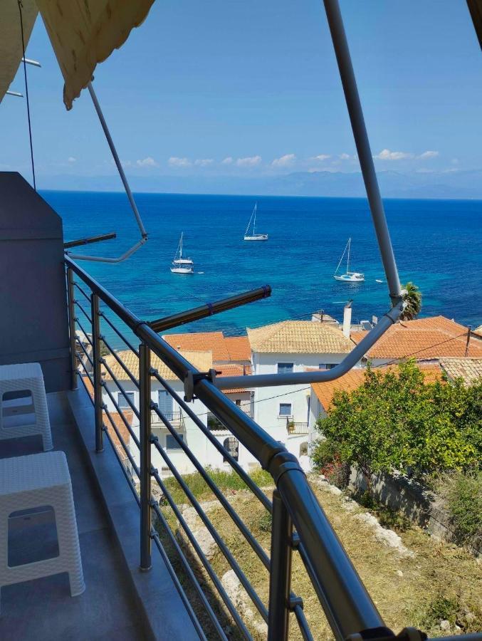 Blu Blu Apartment With Castle View Koroni  Exterior foto